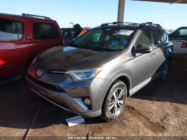 JTMRFREV8HJ156615 2017 TOYOTA RAV 4 - Image 2