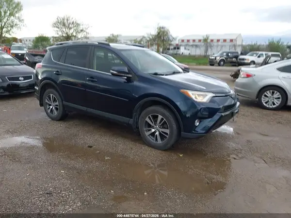 JTMRFREV8HJ172121 2017 TOYOTA RAV 4 - Image 1