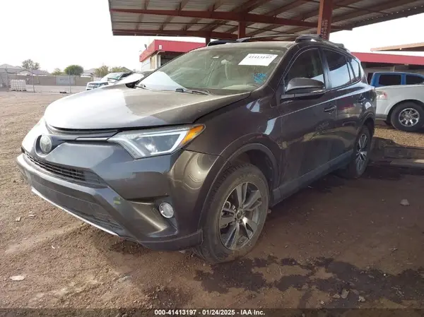 JTMRFREV8JJ211568 2018 TOYOTA RAV 4 - Image 2