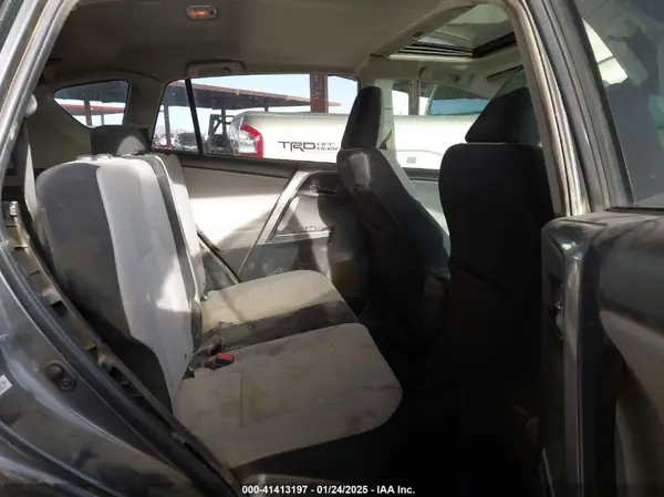 JTMRFREV8JJ211568 2018 TOYOTA RAV 4 - Image 8