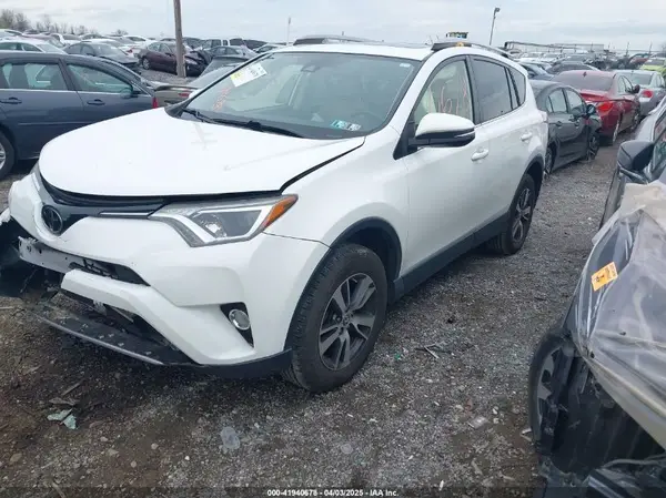 JTMRFREV8JJ225065 2018 TOYOTA RAV 4 - Image 2