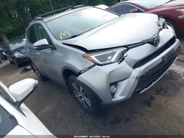 JTMRFREV8JJ226801 2018 TOYOTA RAV 4 - Image 1