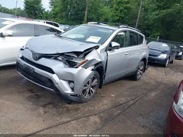 JTMRFREV8JJ226801 2018 TOYOTA RAV 4 - Image 2