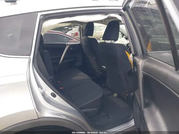 JTMRFREV8JJ226801 2018 TOYOTA RAV 4 - Image 8