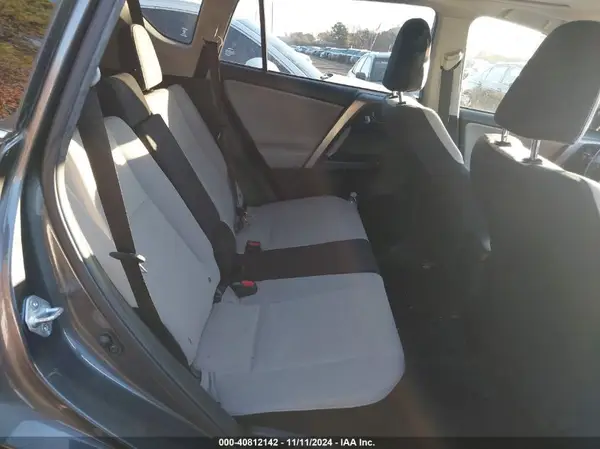 JTMRFREV8JJ242092 2018 TOYOTA RAV 4 - Image 8