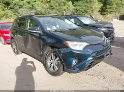 JTMRFREV8JJ252105 2018 TOYOTA RAV 4