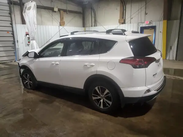 JTMRFREV8JJ747789 2018 TOYOTA RAV 4 - Image 2