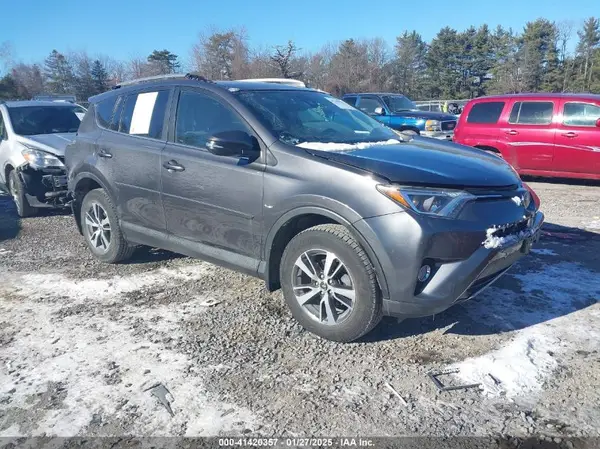 JTMRFREV9HJ127673 2017 TOYOTA RAV 4 - Image 1
