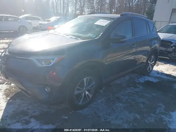 JTMRFREV9HJ127673 2017 TOYOTA RAV 4 - Image 2