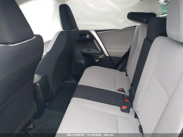 JTMRFREV9HJ703228 2017 TOYOTA RAV 4 - Image 8