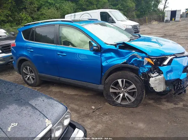 JTMRFREV9HJ715976 2017 TOYOTA RAV 4 - Image 1