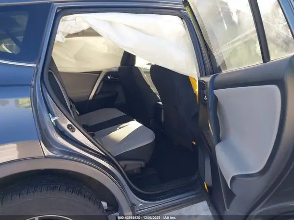 JTMRFREV9JD234792 2018 TOYOTA RAV 4 - Image 8
