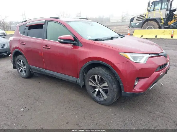 JTMRFREV9JD236705 2018 TOYOTA RAV 4 - Image 1