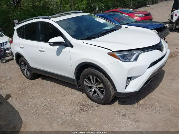 JTMRFREV9JD253813 2018 TOYOTA RAV 4 - Image 1