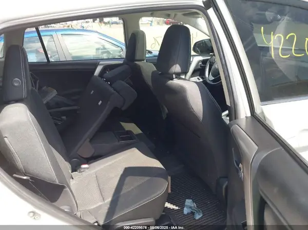 JTMRFREV9JD253813 2018 TOYOTA RAV 4 - Image 8