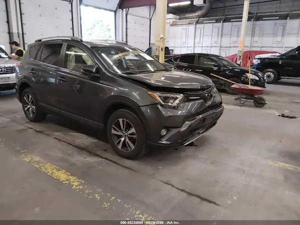 JTMRFREV9JD255092 2018 TOYOTA RAV 4 - Image 1