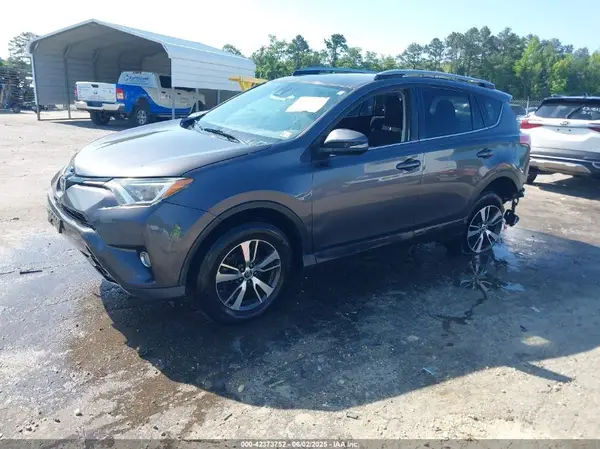 JTMRFREV9JJ178922 2018 TOYOTA RAV 4 - Image 2