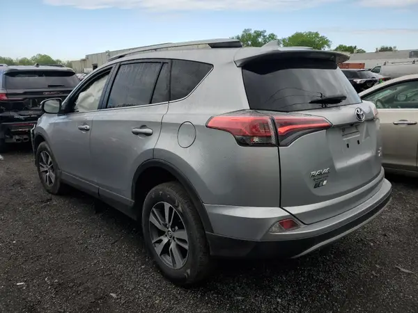 JTMRFREV9JJ249388 2018 TOYOTA RAV 4 - Image 2