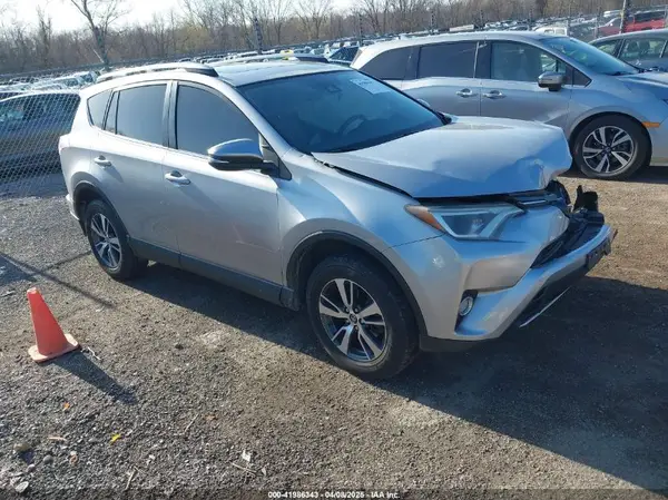 JTMRFREV9JJ259127 2018 TOYOTA RAV 4 - Image 1