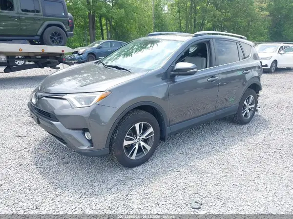 JTMRFREV9JJ722383 2018 TOYOTA RAV 4 - Image 2
