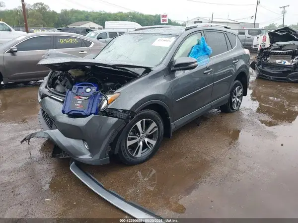 JTMRFREVXHD206784 2017 TOYOTA RAV 4 - Image 2