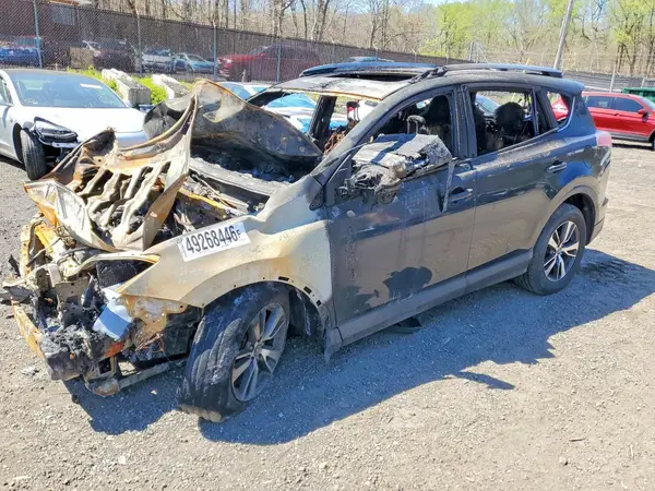 JTMRFREVXHJ107318 2017 TOYOTA RAV 4 - Image 1