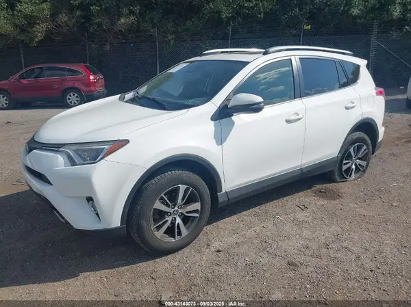 JTMRFREVXHJ123793 2017 TOYOTA RAV 4 - Image 2