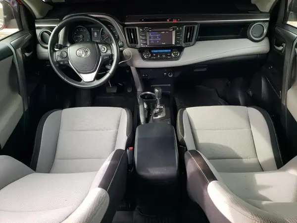 JTMRFREVXHJ157622 2017 TOYOTA RAV 4 - Image 8