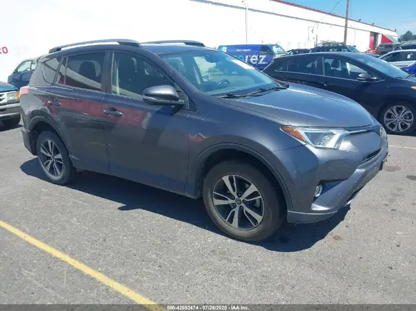 JTMRFREVXHJ702413 2017 TOYOTA RAV 4 - Image 1