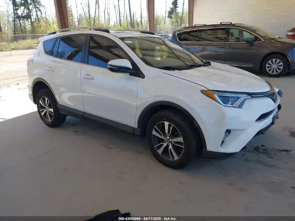 JTMRFREVXJD240388 2018 TOYOTA RAV 4 - Image 1