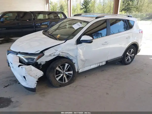 JTMRFREVXJD240388 2018 TOYOTA RAV 4 - Image 2