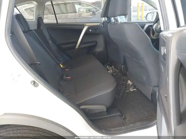 JTMRFREVXJD240388 2018 TOYOTA RAV 4 - Image 8