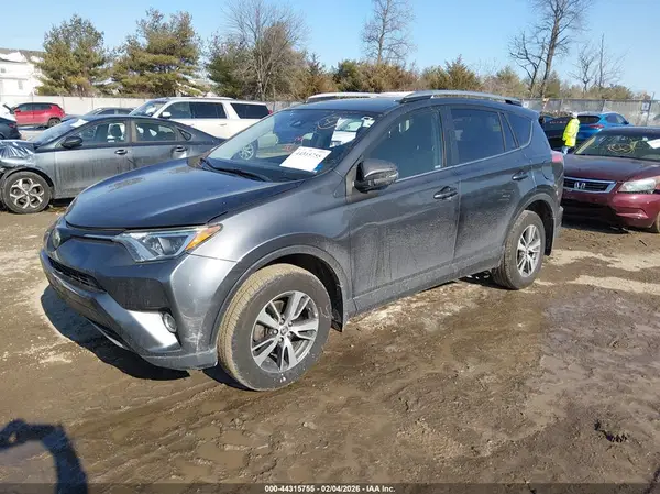 JTMRFREVXJD242562 2018 TOYOTA RAV 4 - Image 2
