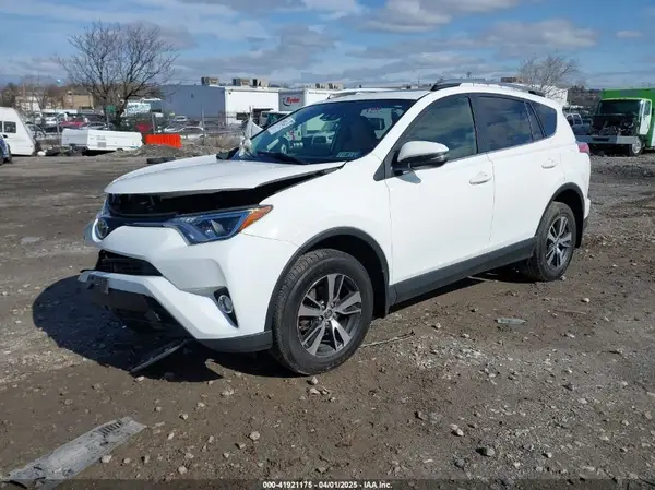 JTMRFREVXJD253416 2018 TOYOTA RAV 4 - Image 2