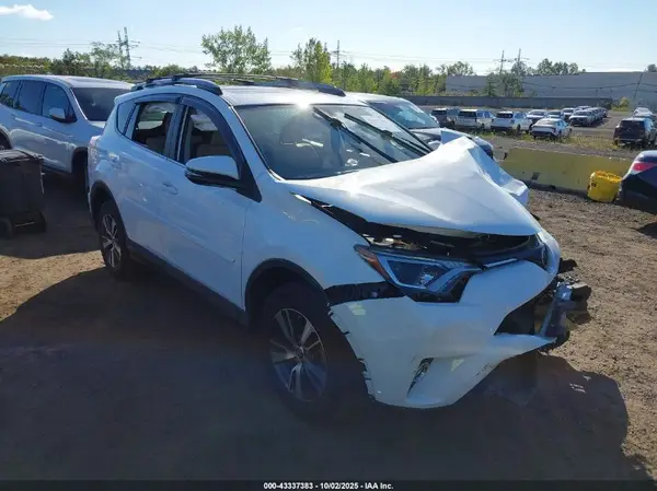 JTMRFREVXJD253643 2018 TOYOTA RAV 4 - Image 1