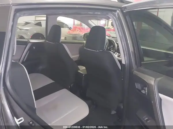 JTMRFREVXJJ205657 2018 TOYOTA RAV 4 - Image 8