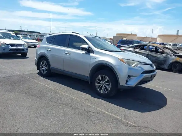 JTMRJREV0HD083530 2017 TOYOTA RAV 4 - Image 1