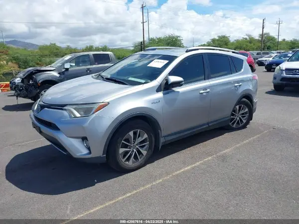 JTMRJREV0HD083530 2017 TOYOTA RAV 4 - Image 2