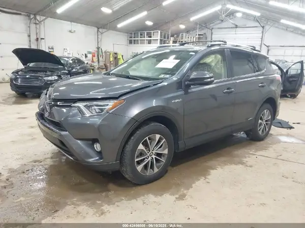 JTMRJREV0HD150918 2017 TOYOTA RAV 4 - Image 2
