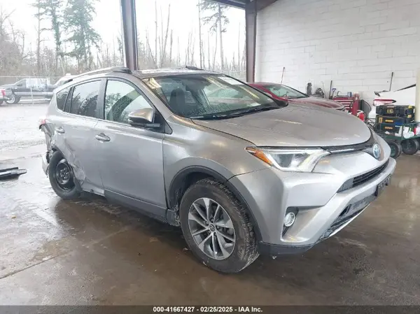 JTMRJREV0HD152412 2017 TOYOTA RAV 4 - Image 1