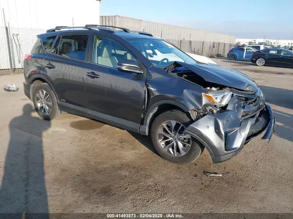 JTMRJREV0JD170060 2018 TOYOTA RAV 4 - Image 1