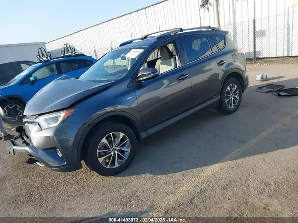 JTMRJREV0JD170060 2018 TOYOTA RAV 4 - Image 2