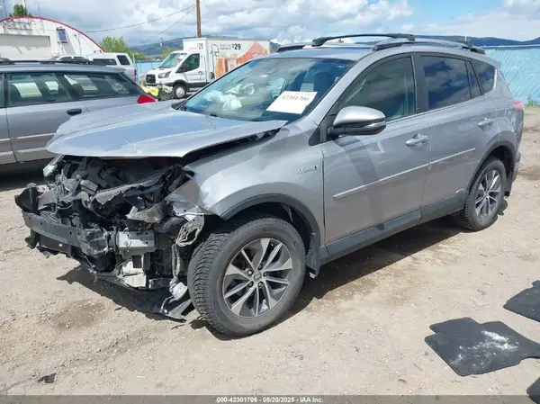 JTMRJREV0JD172844 2018 TOYOTA RAV 4 - Image 2