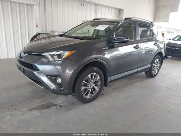 JTMRJREV0JD252256 2018 TOYOTA RAV 4 - Image 2