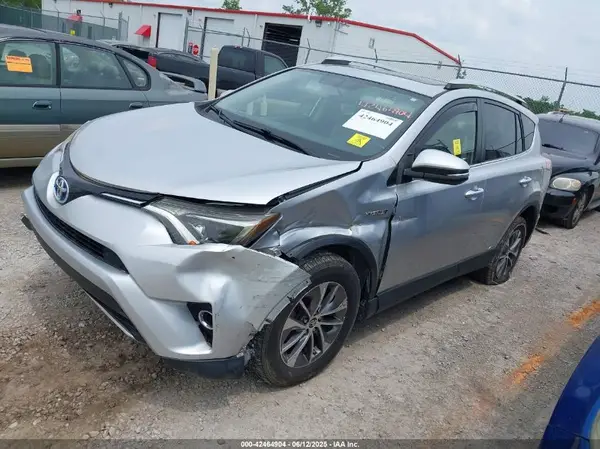 JTMRJREV1GD050423 2016 TOYOTA RAV 4 - Image 2