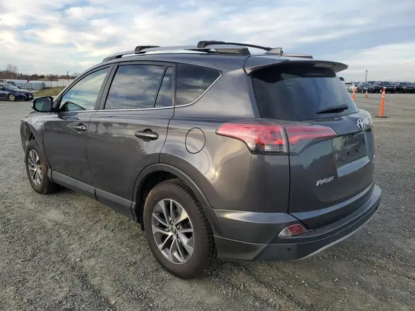 JTMRJREV1HD092771 2017 TOYOTA RAV 4 - Image 2