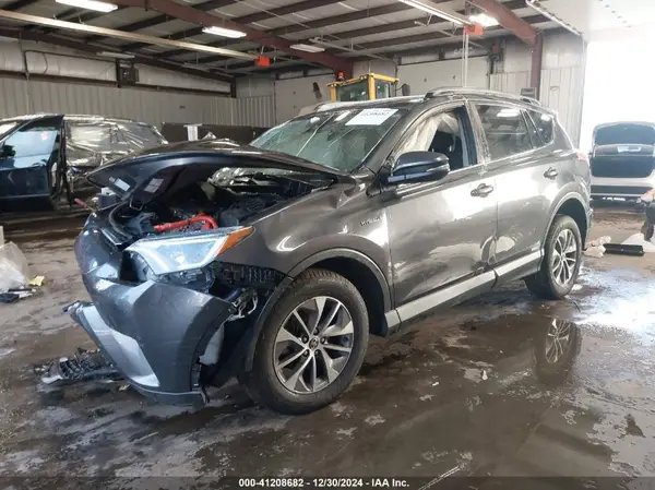 JTMRJREV1HD100089 2017 TOYOTA RAV 4 - Image 2