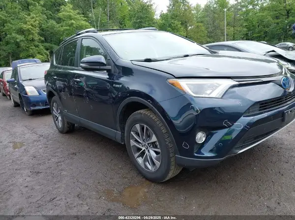 JTMRJREV1HD108256 2017 TOYOTA RAV 4 - Image 1