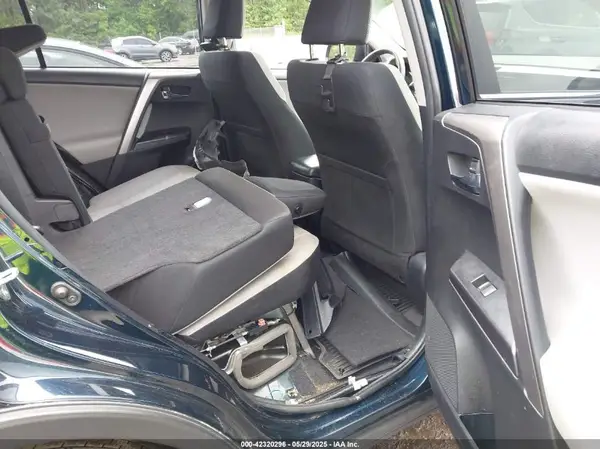 JTMRJREV1HD108256 2017 TOYOTA RAV 4 - Image 8
