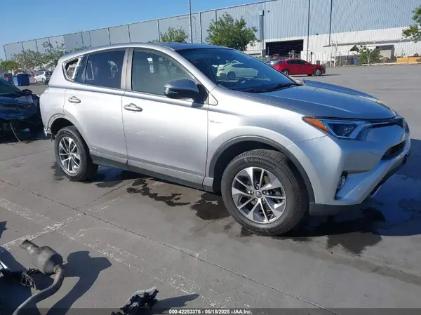 JTMRJREV1HD112145 2017 TOYOTA RAV 4 - Image 1